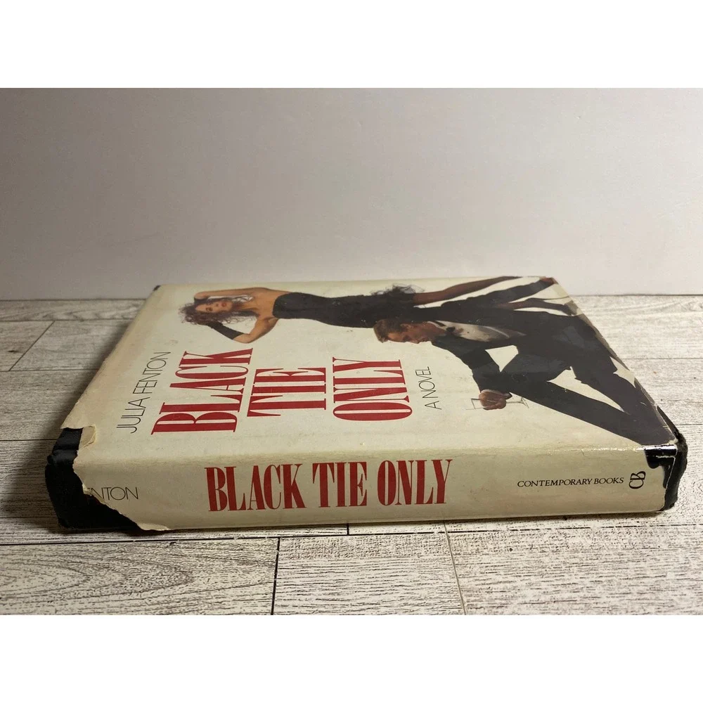Black Tie Only‎ Julia Fenton 1990 Hardcover Romance Mystery Novel